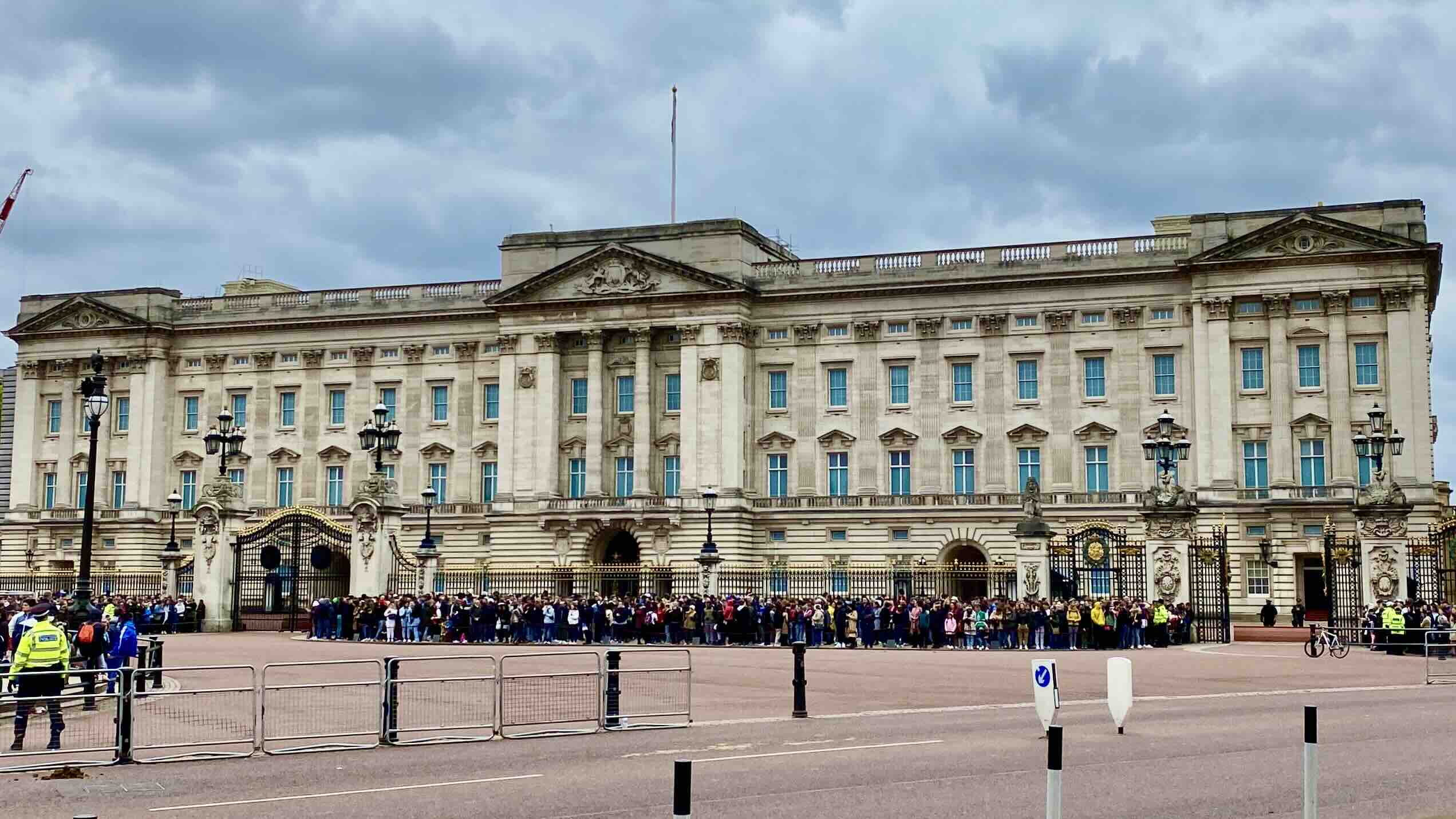 Buckingham Palace by Bryan Dearsley