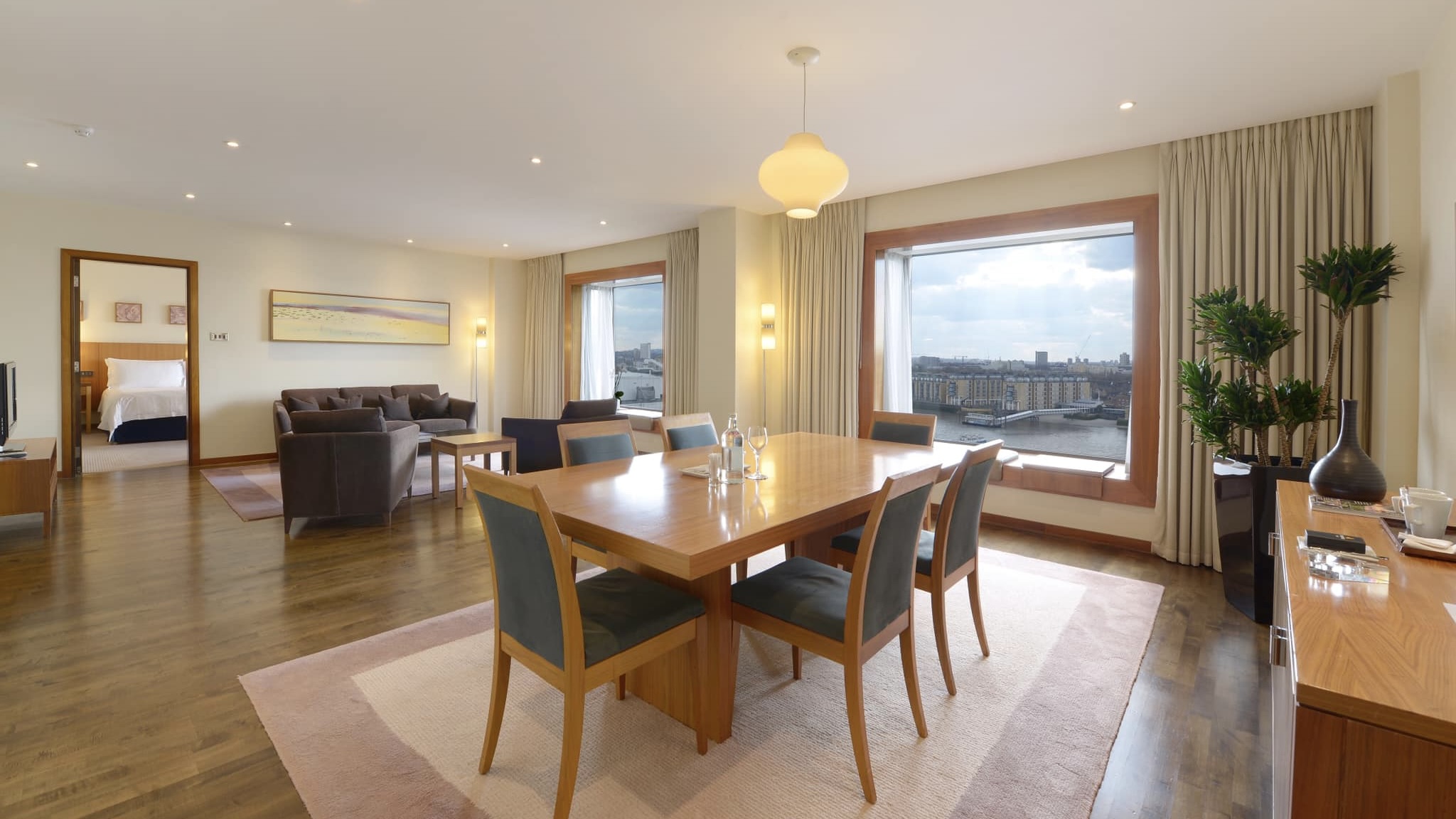 Canary Riverside Plaza penthouse suite ivew over River Thames of top luxury hotels in Canary Wharf