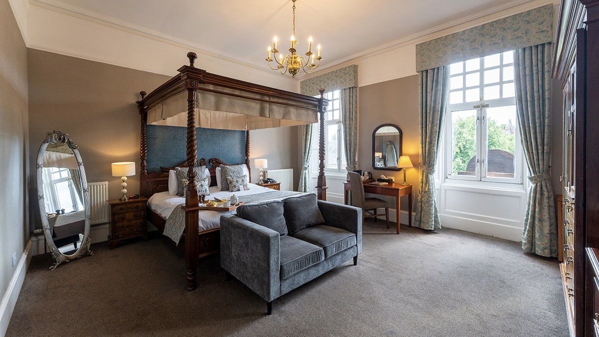 Sherbrooke Castle Hotel, Glasgow bedroom