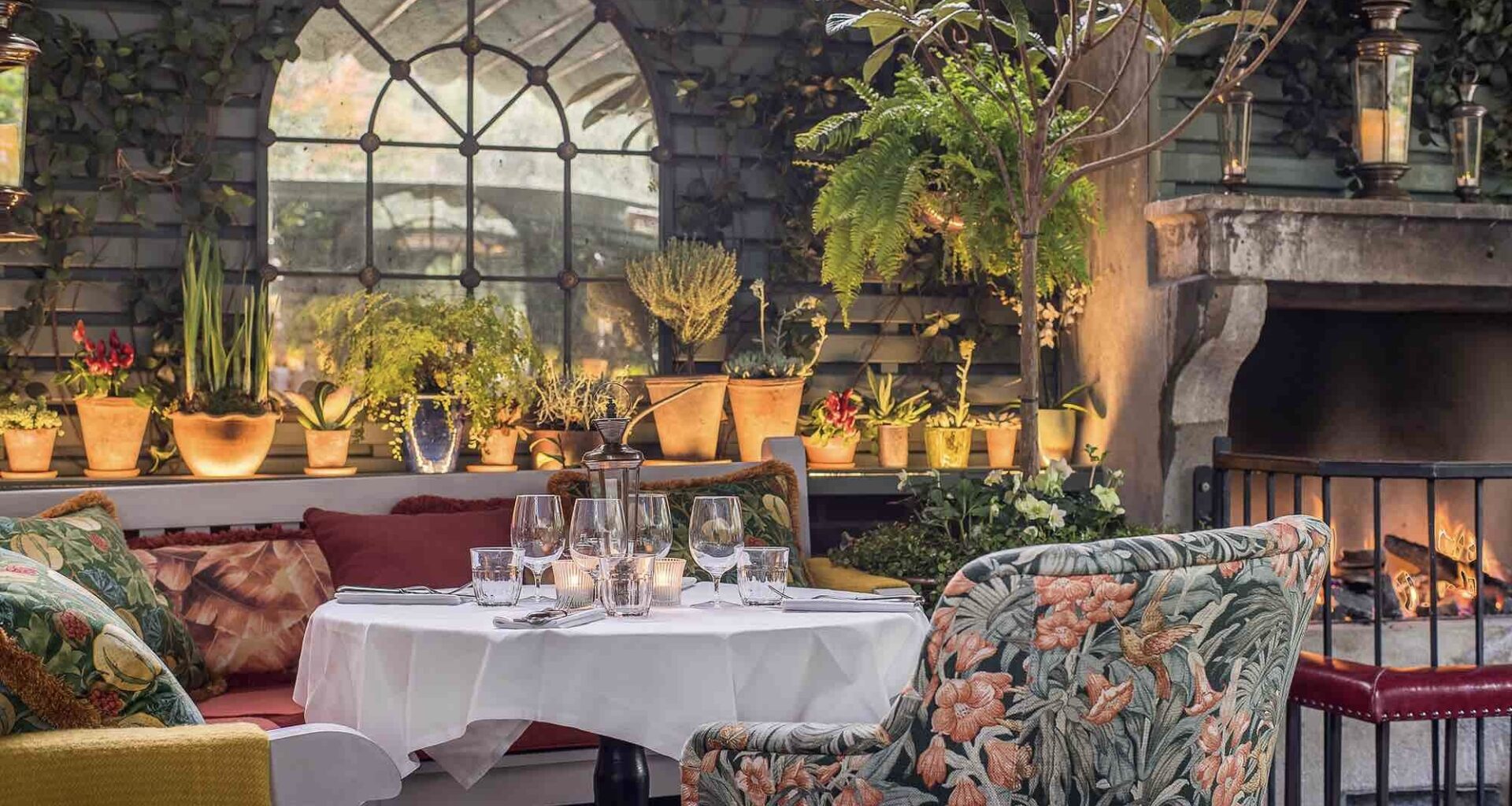 The-Ivy-Chelsea-Garden-Winter-Terrace-With table and fireplace at one of the best Posh restaurants in Chelsea Paul Winch-Furness - Photographer