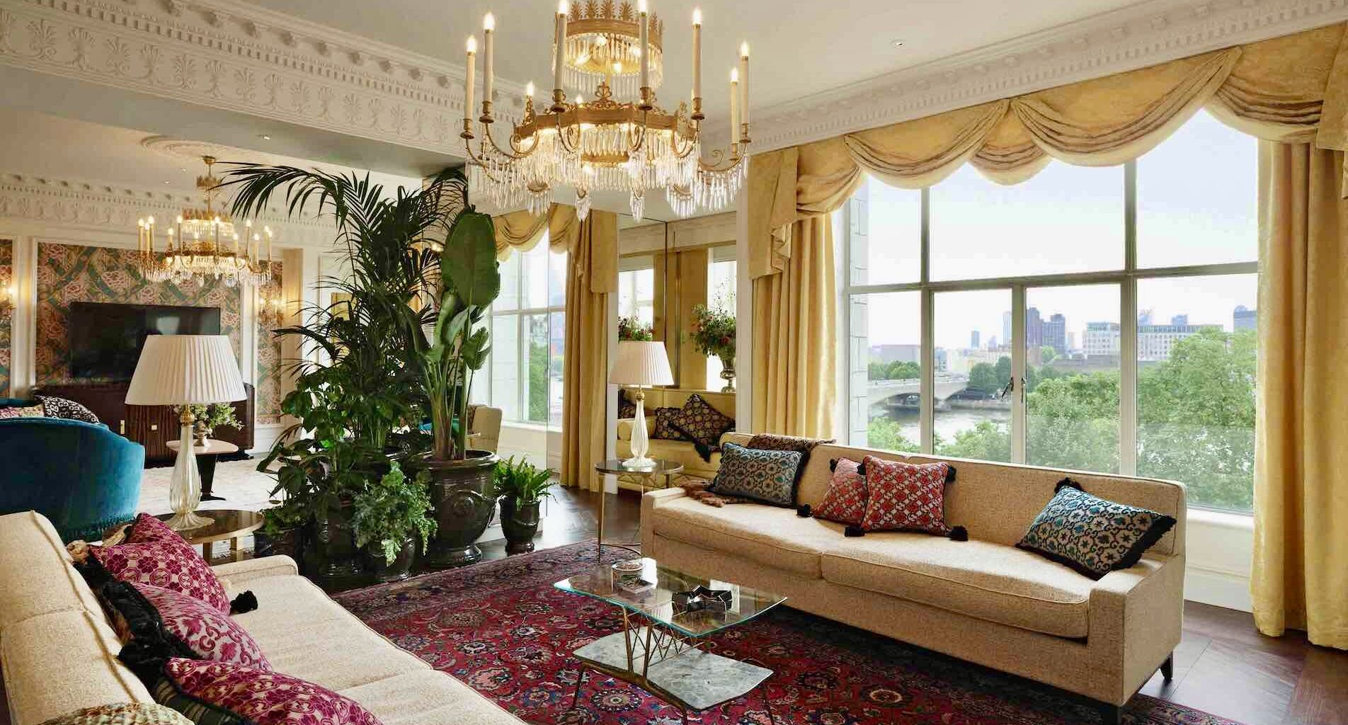 london-savoy-Royal Suite of luxury hotels in central London with view over Thames