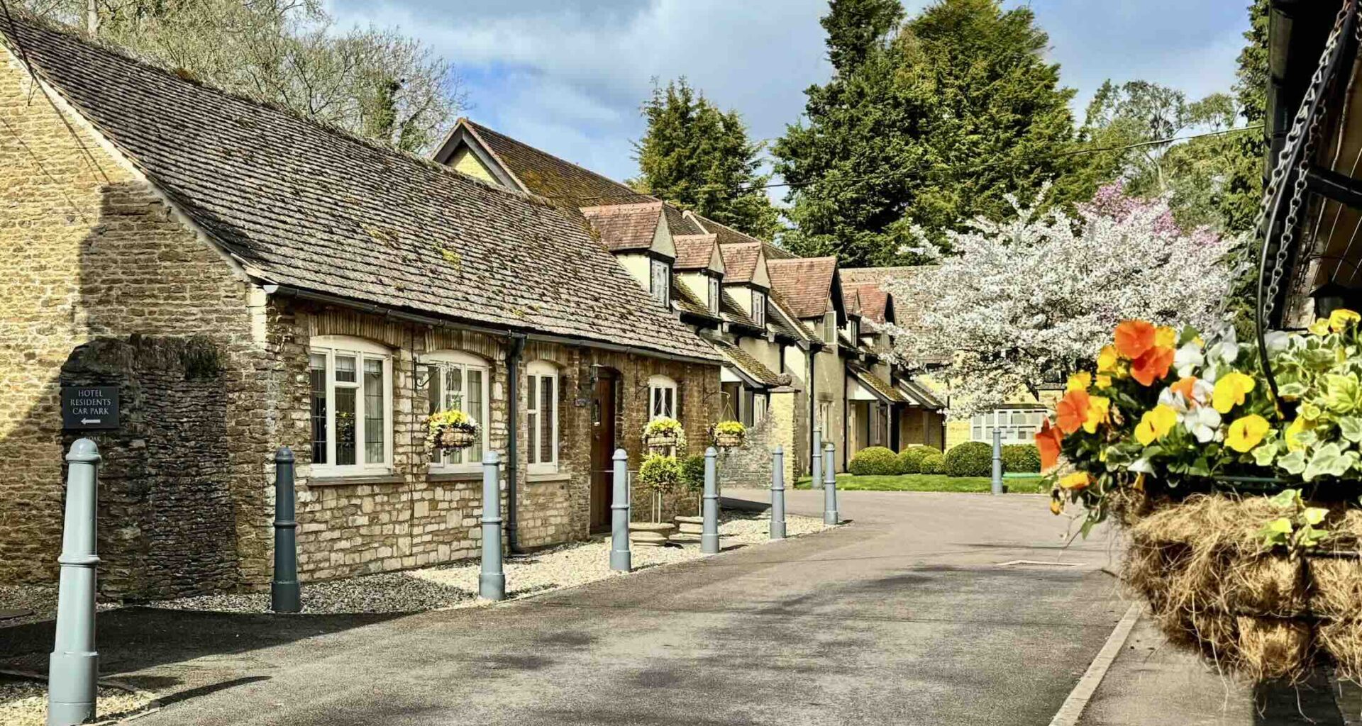 The Hare and Hounds tetbury Silkwood Court cottage photo by Bryan Dearsley
